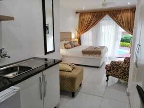 4 bedrooms, iron/ironing board, WiFi, bed sheets - Ledimor Guesthouse 
offers a 4 star accommodation. A stone away from Kruger  (Polokwane)
