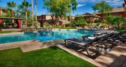 Gated Condo, Heated Pool, Spa, Gym, Near Zoo