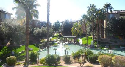 Gated Condo, Heated Pool, Spa, Gym, Near Zoo