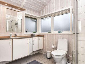 Bathroom - 4 Star Holiday Home in Glesborg (Glesborg)
