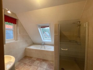 House | Bathroom - Holiday Home on the Edge of National Park (Den Burg)