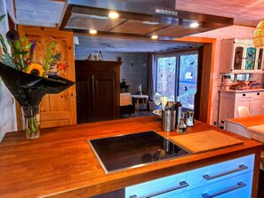 House | Private kitchen | Electric kettle, highchair - Oud-turnhout Nature Chalet (Arendonk)