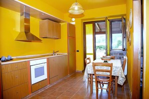 House | Private kitchen - Holiday Home in Trivigno With Pool and Garden (Trivigno)
