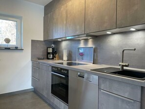 獨棟房屋 | 私人廚房 | 烤箱、電熱水壺、烤麵包機、兒童餐椅