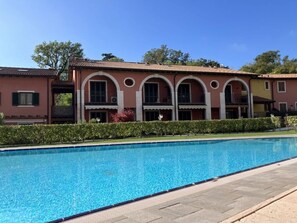 Outdoor pool - Perlago Comfortable Holiday Residence (Costermano sul Garda)