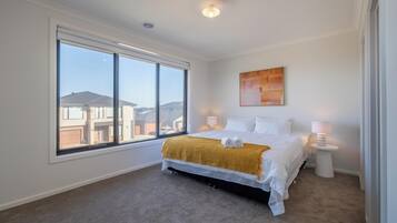 5 bedrooms, travel cot, WiFi, bed sheets