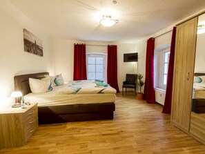 3 bedrooms - Courtyard View - Manor by the Lake (Klein Upahl)