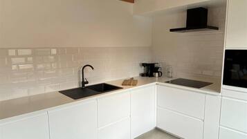 House | Private kitchen | Electric kettle, toaster, high chair