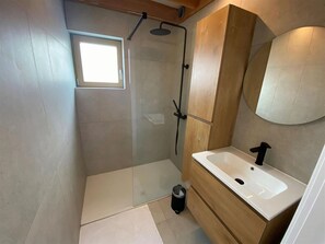 House | Bathroom - Holiday Home in Koksijde With Garden & BBQ (Koksijde)