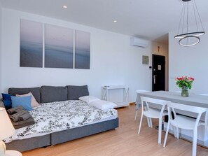Apartment | Living room - Apartment in Croatia Near Adriatic Coast (Medulin)