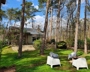 House | Garden - Great Villa With Recreation Room and Garden (Baarle-Nassau)