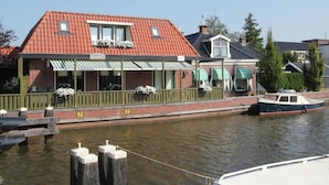 Villa | View from property - Villa by Tjeukemeer With Sauna & Whirlpool (Delfstrahuizen)