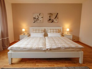 Apartment | 2 Schlafzimmer, individuell eingerichtet, Bügeleisen/Bügelbrett