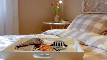 Apartment | 2 bedrooms, individually furnished, iron/ironing board