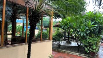 Télévision de 26 pouces avec chaßnes par satellite