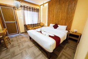 Chambre, vue jardin | Espace de travail pour ordinateur portable, Wi-Fi gratuit, draps fournis