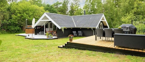 House | Outdoor dining