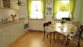 Ferienhaus | Eigene Küche | Ofen, Wasserkocher, Toaster