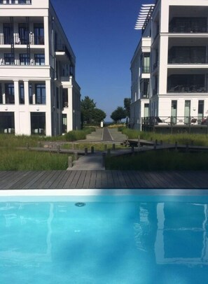Outdoor pool - Apartment on the Beach in Sellin (Sellin)