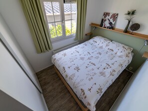 House | 2 bedrooms, individually furnished, bed sheets - Canal-side Stay, Giethoorn (Giethoorn)