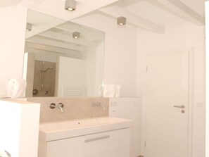Apartment | Bathroom - House Flora, Golden Knoepke (Juist)