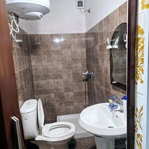 Basic Room, City View | Bathroom - Dafina hotel (Tirana)