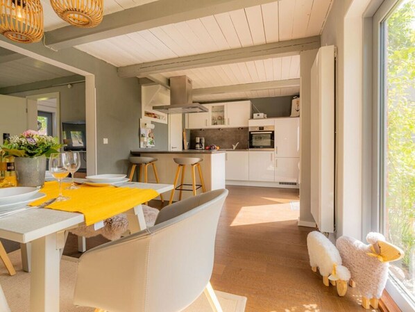 Oven, electric kettle, toaster - House by the Paddock (Garding)