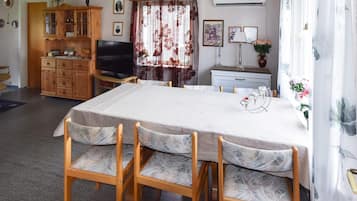 House | Dining