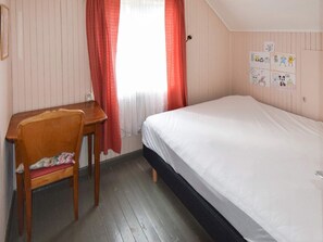 5 bedrooms, individually furnished - 8 Person Holiday Home in Terrak (Bindal)