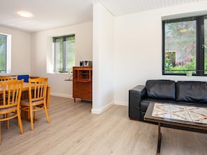 House | Dining - 6 Person Holiday Home in Allingabro (Allingåbro)