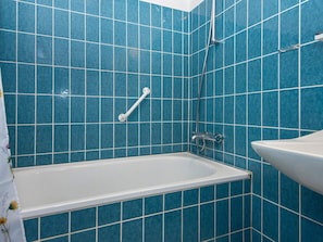 House | Bathroom - 6 Person Holiday Home in Allingabro (Allingåbro)