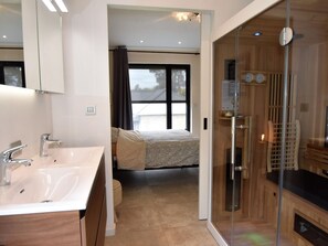 Villa | Bathroom - Modern Holiday Home in Maasmechelen With Sauna (Maasmechelen)