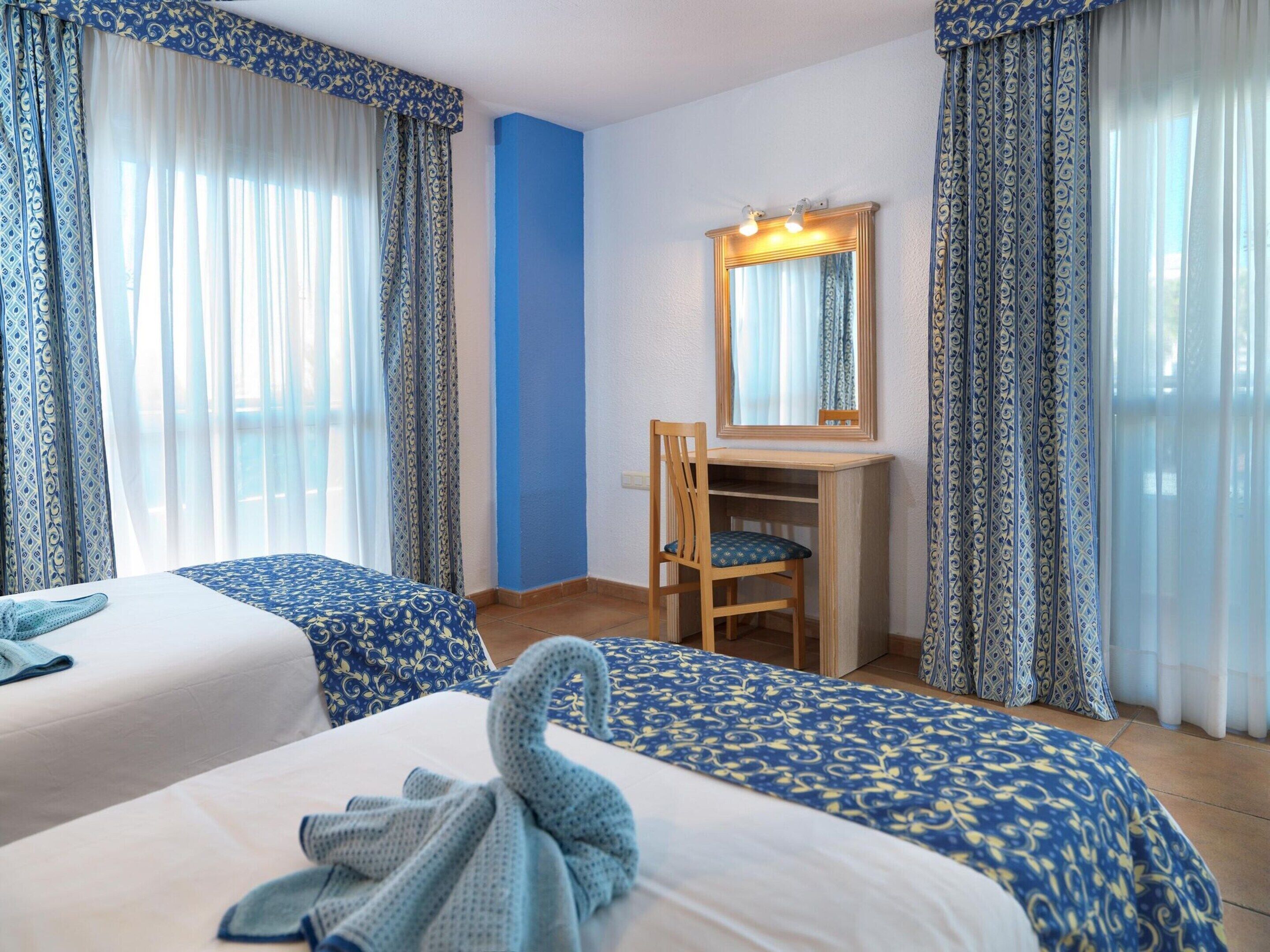 3 bedrooms, bed sheets