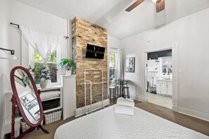 4 bedrooms, desk, iron/ironing board, WiFi