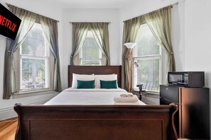 4 bedrooms, desk, iron/ironing board, WiFi