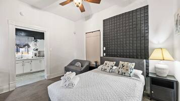 3 bedrooms, desk, iron/ironing board, WiFi