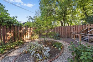 Property grounds - 3BR Work-Friendly Lou Stay Near Bourbon Trail! (Louisville)