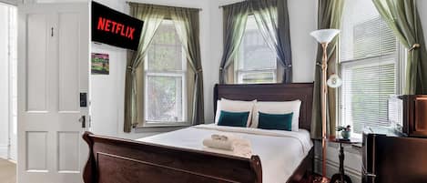 3 bedrooms, desk, iron/ironing board, WiFi