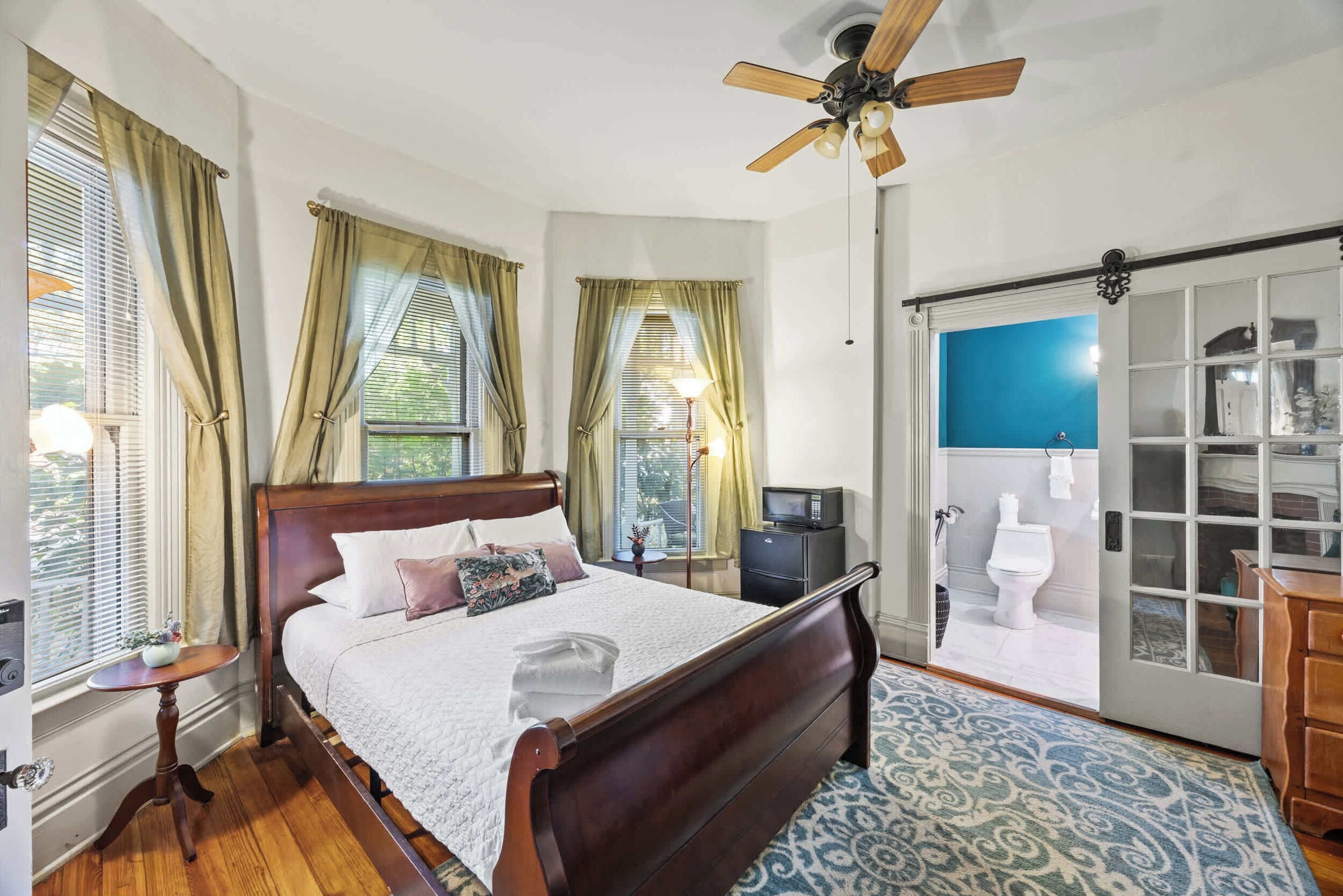 3 bedrooms, desk, iron/ironing board, WiFi