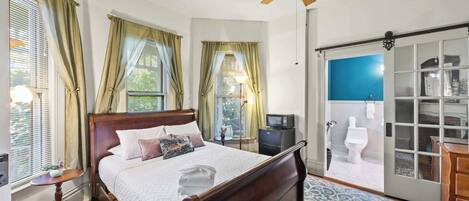 3 bedrooms, desk, iron/ironing board, WiFi