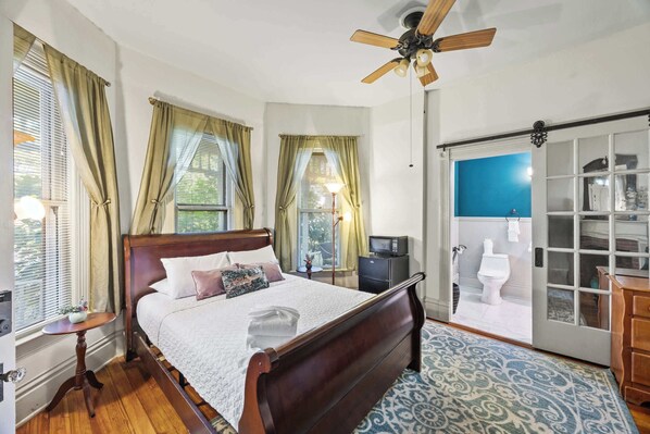 3 bedrooms, desk, iron/ironing board, WiFi