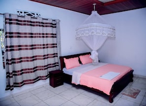 Caja fuerte, decoración individual, mobiliario individual y escritorio