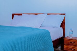 In-room safe, individually decorated, individually furnished, desk - The 3K Guest House  (Kigali)