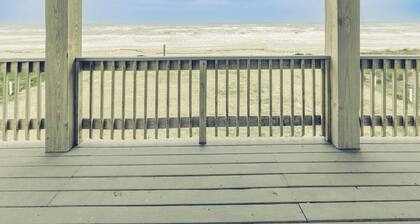 This house is a 1 bedroom(s), 1 bathrooms, located in Bolivar Peninsula, TX.