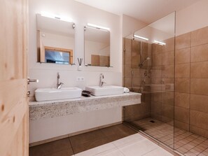 Apartment | Badezimmer | Handtücher