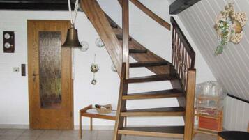 Apartemen | 2 kamar tidur dan dilengkapi dengan perabotan berbeda-beda