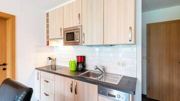 Apartment | Dapur peribadi | Cerek elektrik, pembakar roti