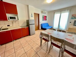 Private kitchen - Apartment in Caorle Near Spiaggia Tartaruga (Caorle)