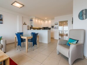 Private kitchen - Apartment in Koksijde With Stunning Sea View (Koksijde)