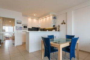 Apartment | Dining - Apartment in Koksijde With Stunning Sea View (Koksijde)